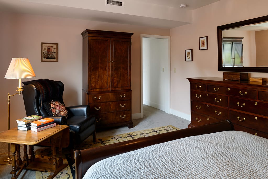 view-ridge-basement-suite-05